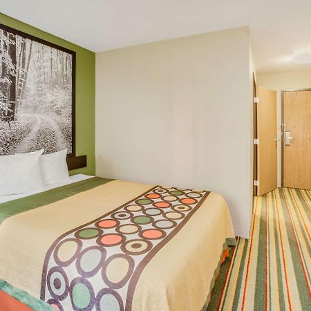 Super 8 By Wyndham Grayling Hotell Eksteriør bilde