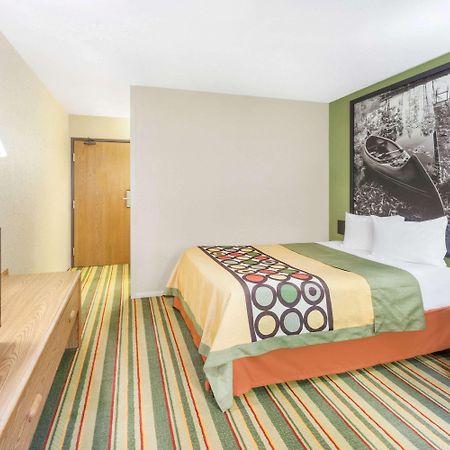 Super 8 By Wyndham Grayling Hotell Eksteriør bilde